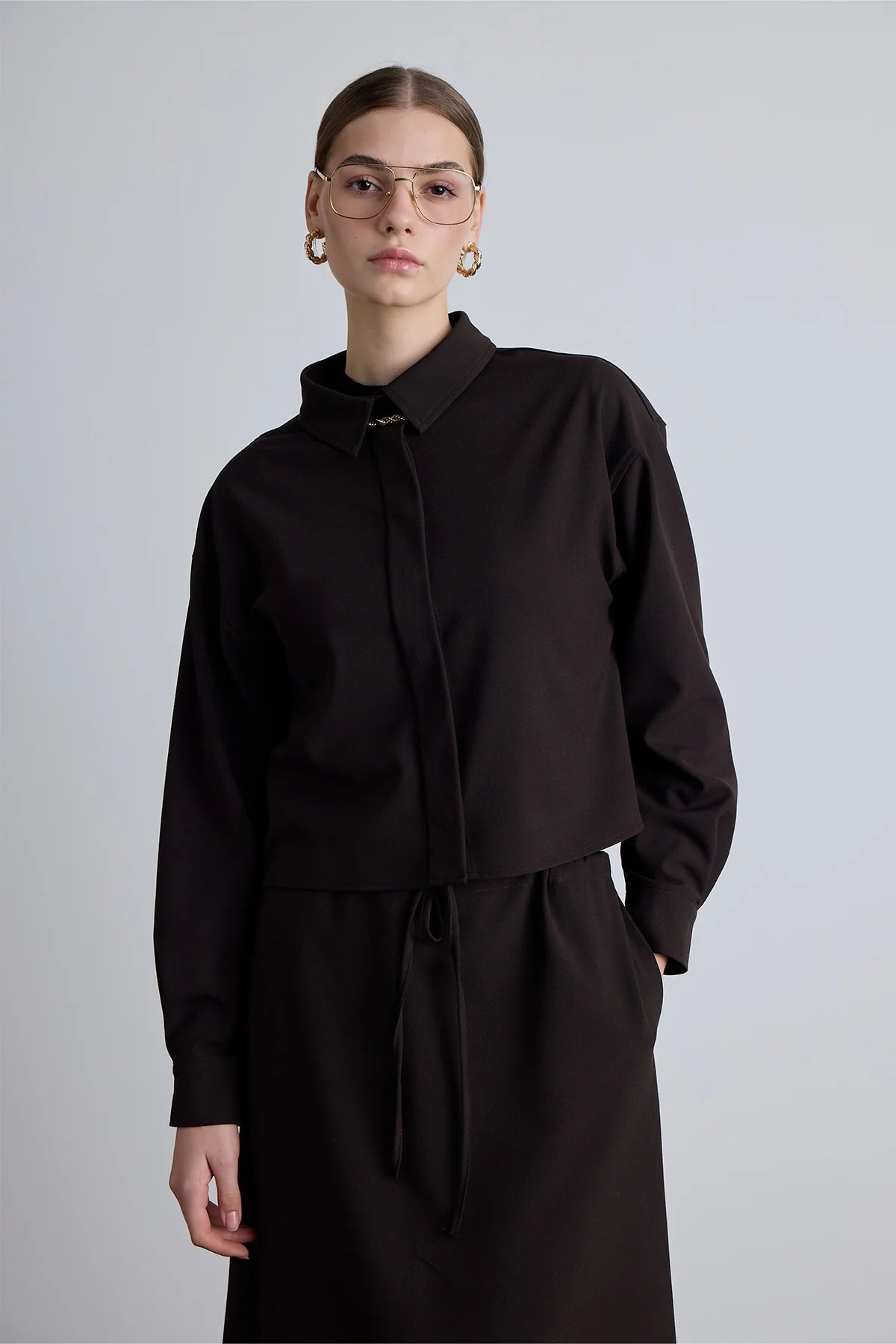 Gedrapeerd crop-shirt met rok